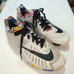 Nike HYPERLIVE mens size 10.5M  white with black swoosh in GUC